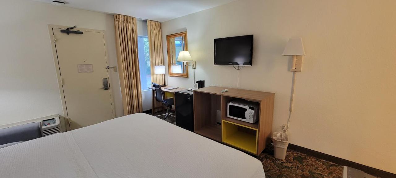 Hotel Carolina A Days Inn By Wyndham Île de Hilton-Head Extérieur photo